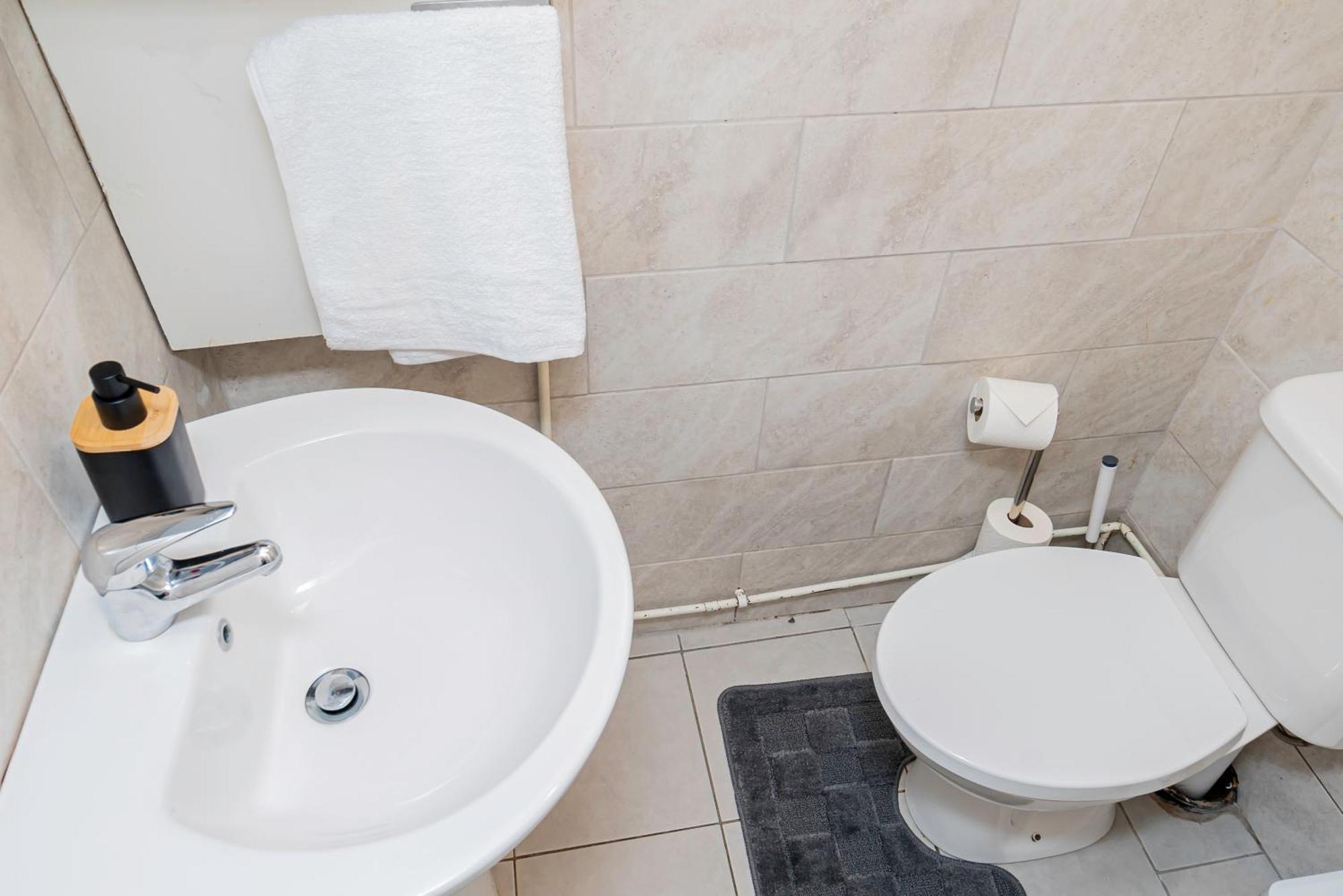 Charming 2-Bedroom Flat With A Garden And Free Parking At Abingdon Oxford Ngoại thất bức ảnh